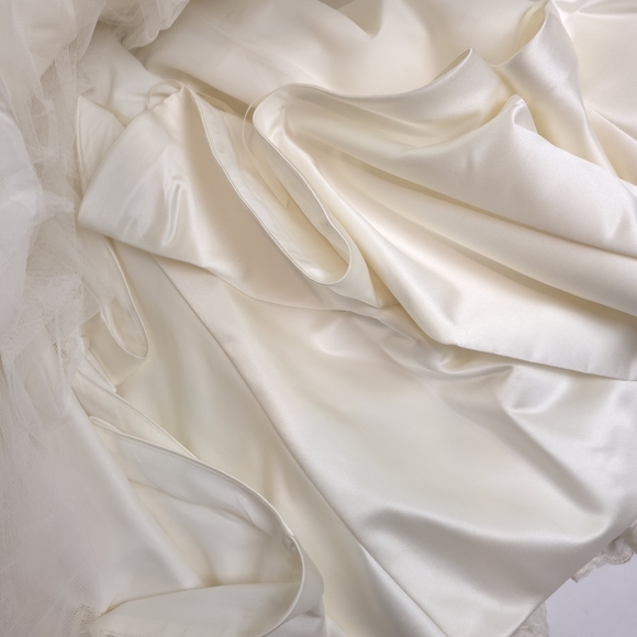 Elegant Cream Strapless Wedding Dress Sz 6 - Picture 11 of 13